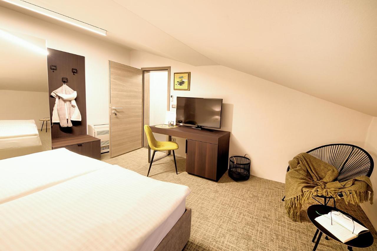Aldila Art Rooms, Apartment And Vacation House Smartno Kültér fotó